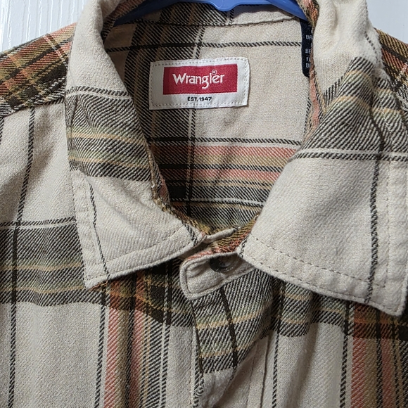 Wrangler Plaid Button-Up Shirt Mens  Small Flannel - Picture 2 of 4